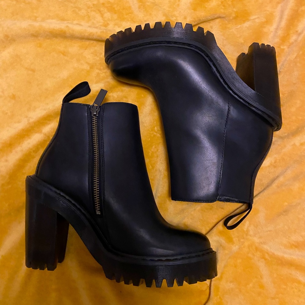 Women’s Dr Martens Magdalena Leather Heeled Chelsea Boot